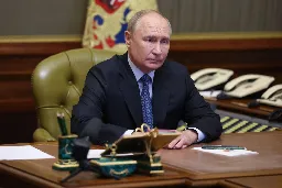 Putin signs law allowing criminal defendants to join the military